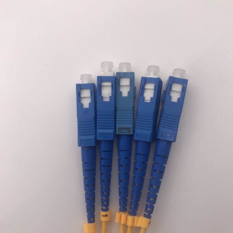 Perte par insertion optique du bas du diviseur de PLC de fibre d'EPON GPON 1 * 4 avec le connecteur