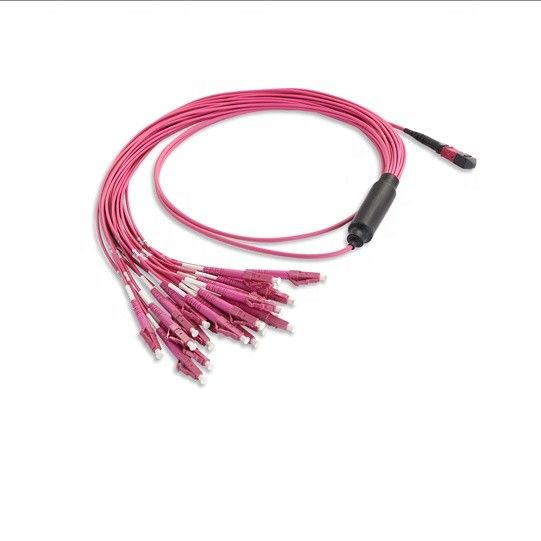 Type femelle optique polarité de connecteur femelle de câble d'évasion de corde de correction de fibre d'OM4 MMF MPO de B